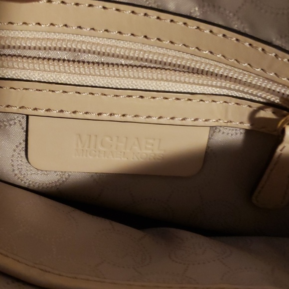 Michael Kor Large Leather Dome Crossbody - Picture 4 of 8